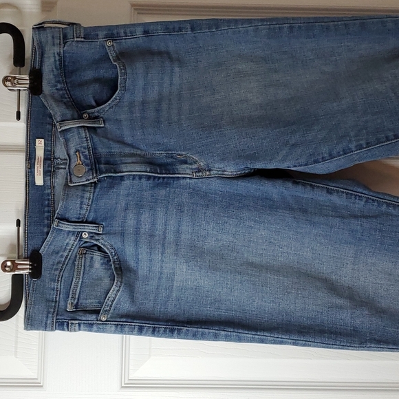 All jeans 2/$20🫦Levi's sz 32/30 slimming straight leg no flaws - Picture 3 of 12